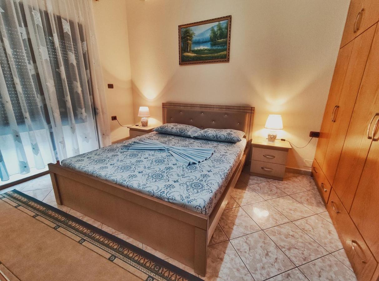 Artur'S Apartment Gjirokaster Bagian luar foto